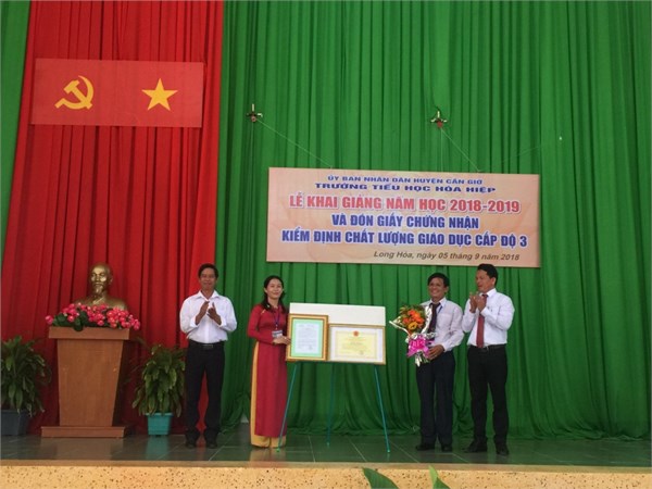 Nhận quyet dinh giay chung nhan KĐCLGD muc do 3.jpg